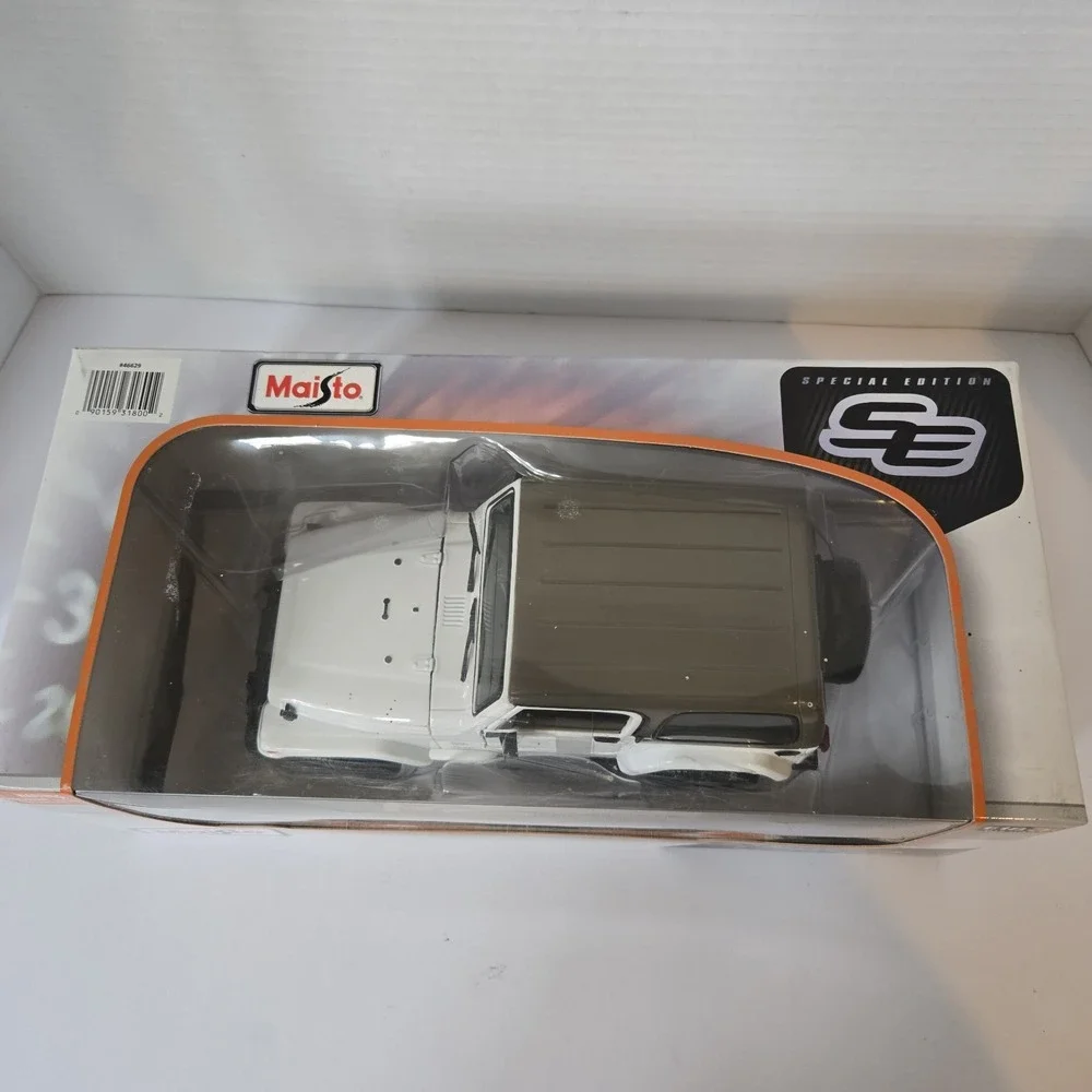 2013‎ NEW IN BOX RARE MAISTO Jeep Wrangler Sahara White 1:18 Special Edition SE!